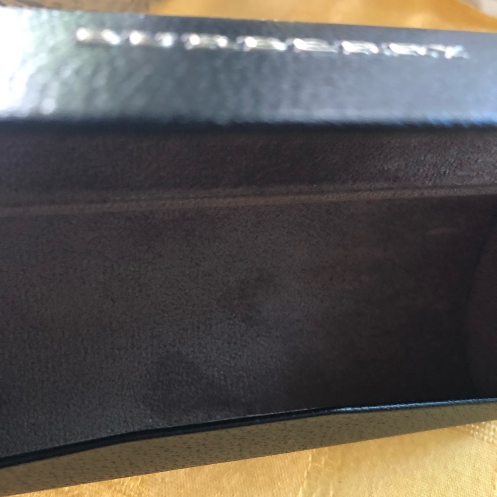Burberry eye glass magnetic snap case - Picture 6 of 7
